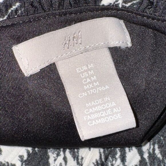 H&M PLISSÉ WRAP DRESS - Picture 13 of 14